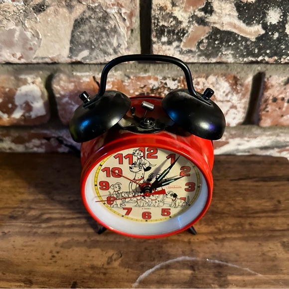 Vintage Sunbeam 101 Dalmatians Clock - Picture 2 of 8